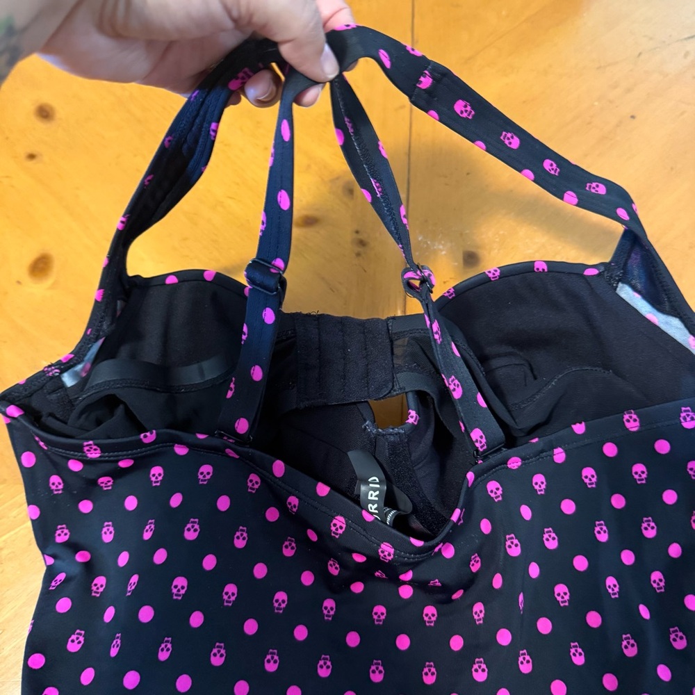 Torrid Black & Pink Skull Dot Print Peplum One Piece Swimwear Sz 1 Pin-up Goth - Picture 9 of 16